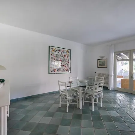 Luna 100 Mt From The Sea